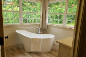 Farm House stay with soaking tub and hot tub barn